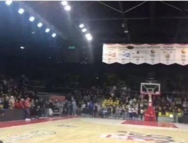 Βίντεο: 5.000 οπαδοί της Στρασμπούρ τιμούν τα θύματα του χθεσινού μακελειού